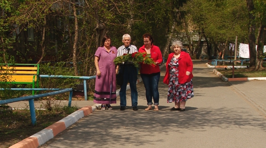 Власть Депутат горсовета Плоцкая решила вопрос с ремонтом площадки у мемориальной доски в честь Героя Великой Отечественной войны Николая Худенко