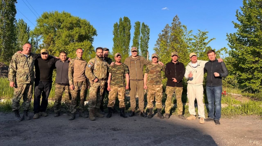 Власть Виталий Хоценко навестил омских бойцов в зоне СВО