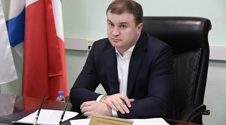 Власть Глава Омской области Хоценко поможет волонтерам в производстве маскировочных сетей для бойцов СВО