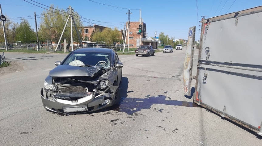 Происшествия в Омске В Омской области в аварии пострадали двое детей и их мама