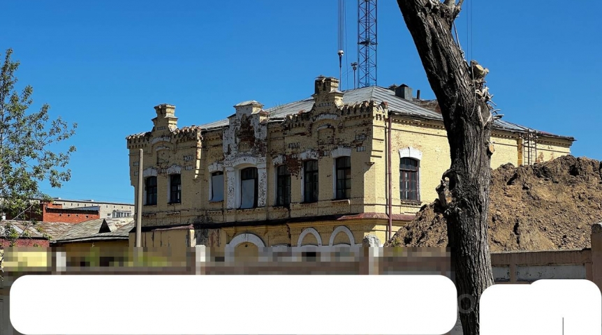 Новости недвижимости В Омске продают первое каменное здание ж/д больницы