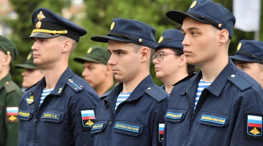 «Всегда помните, что вы представляете Омскую область и дома вас с нетерпением ждут»: Виталий Хоценко напутствовал призывников «Всегда помните, что вы представляете Омскую область и дома вас с нетерпением ждут»: Виталий Хоценко напутствовал призывников