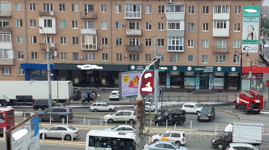 У Ленинградского моста в Омске после ДТП с большегрузом перекрыли дорогу У Ленинградского моста в Омске после ДТП с большегрузом перекрыли дорогу