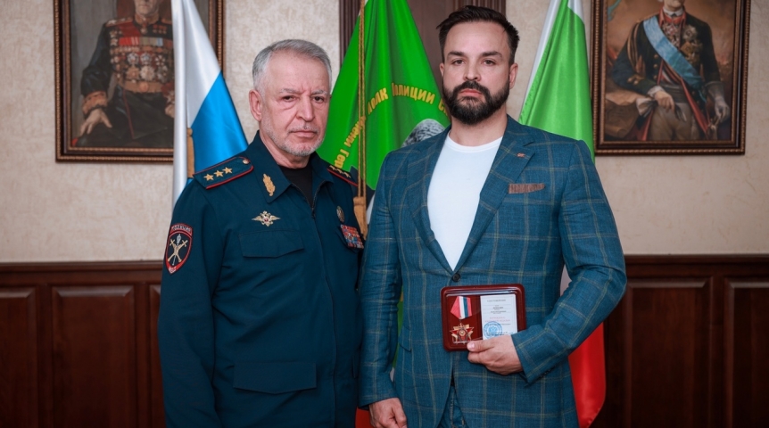 По инициативе Хоценко в Чечню передали омского робота
