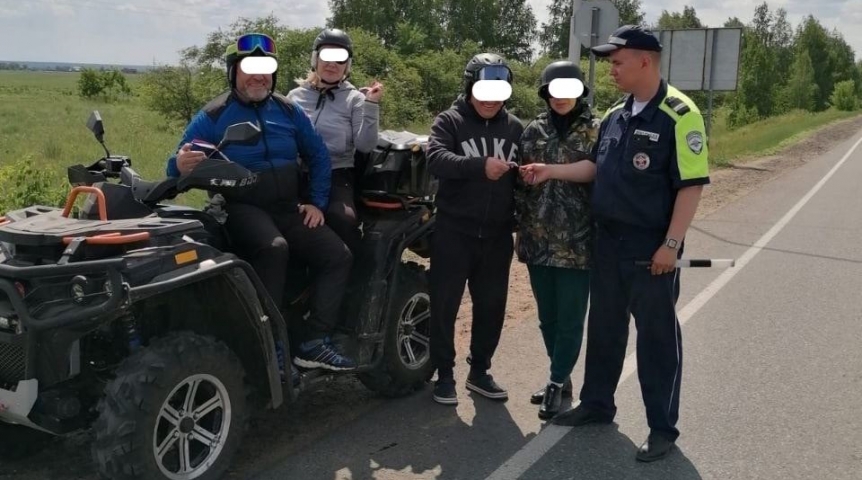 Сотрудники омской Госавтоинспекции через фотосессию на трассе призвали к безопасности на дороге Сотрудники омской Госавтоинспекции через фотосессию на трассе призвали к безопасности на дороге