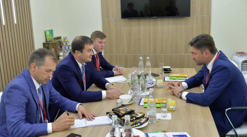 Виталий Хоценко сообщил о планах на строительство лесоперерабатывающего предприятия в Омской области