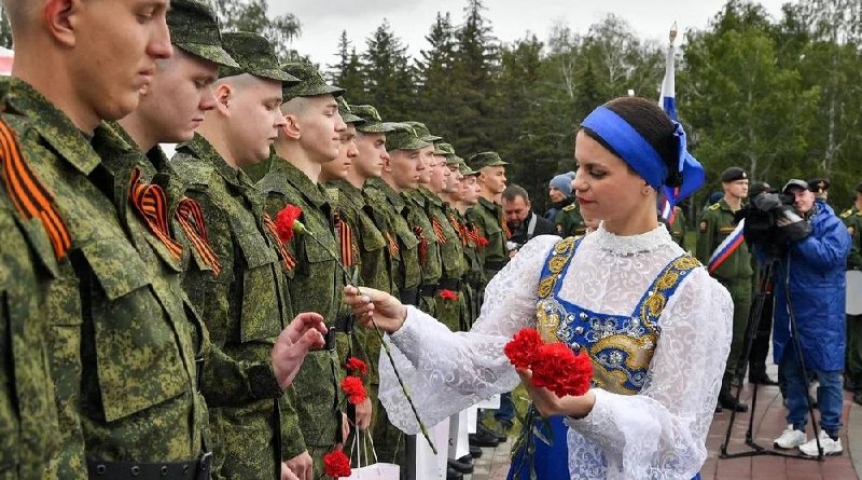 В Омске проводили новобранцев в Президентский полк В Омске проводили новобранцев в Президентский полк