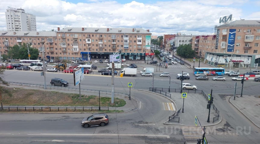 Общество В самом центре Омска из-за выключенных светофоров начался дорожный хаос