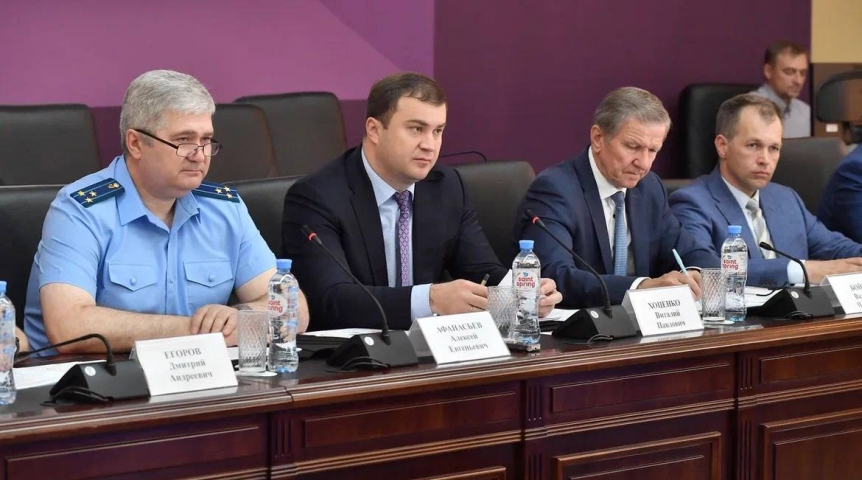 Омские строители пожаловались Хоценко и прокурору региона Афанасьеву на препоны Омские строители пожаловались Хоценко и прокурору региона Афанасьеву на препоны