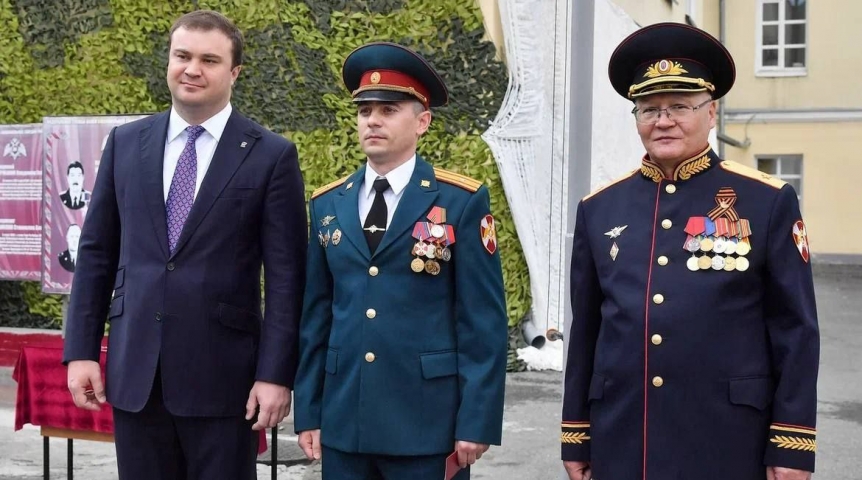 В Омске Виталий Хоценко вручил государственные награды бойцам Росгвардии В Омске Виталий Хоценко вручил государственные награды бойцам Росгвардии