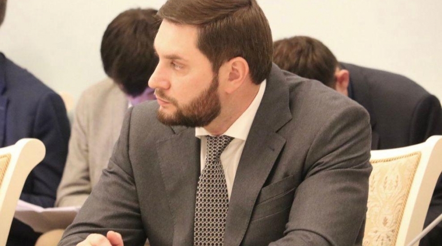 Власть Евстифеев упомянул Хоценко в комментарии о своем переходе в Совет Федерации от Омской области