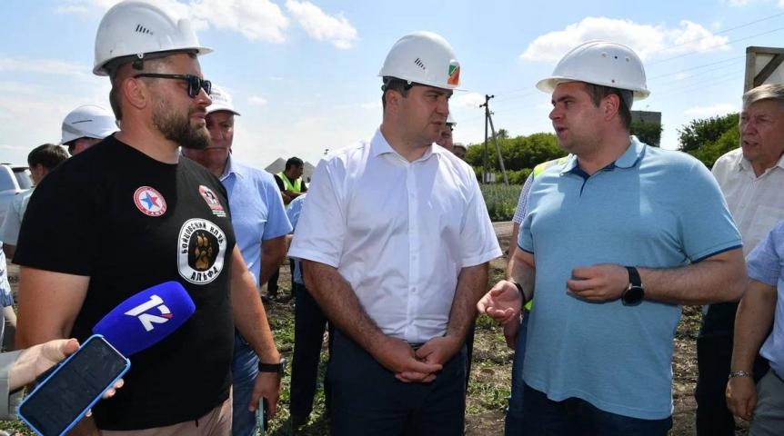 Виталий Хоценко озвучил планы по приведению в порядок дорог к омским сельхозпредприятиям Виталий Хоценко озвучил планы по приведению в порядок дорог к омским сельхозпредприятиям