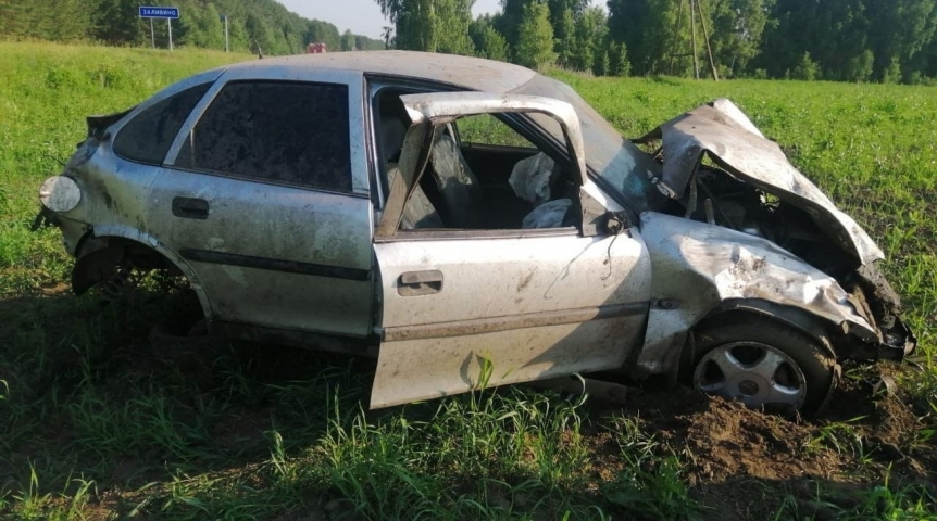 Происшествия в Омске На омской дороге погиб пассажир опрокинувшейся машины