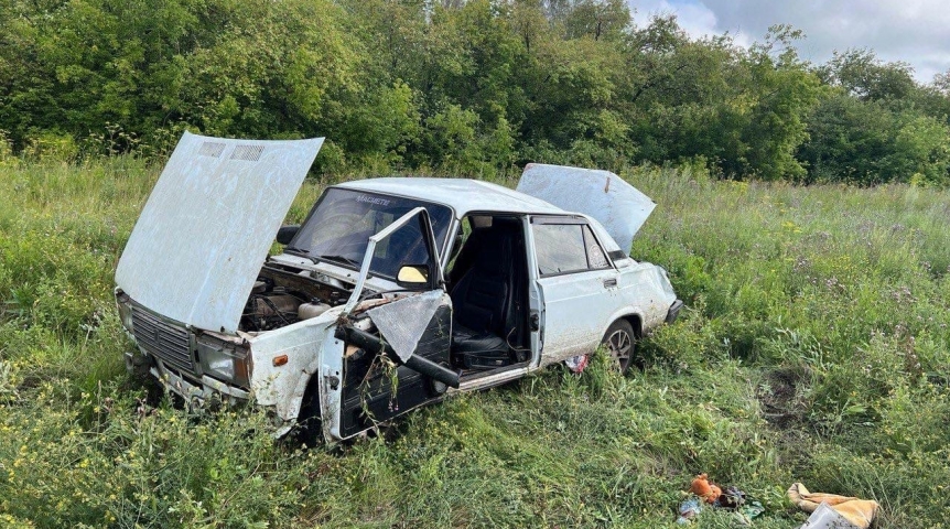 Происшествия в Омске В Омске при опрокидывании авто на грунтовой дороге погибла девушка