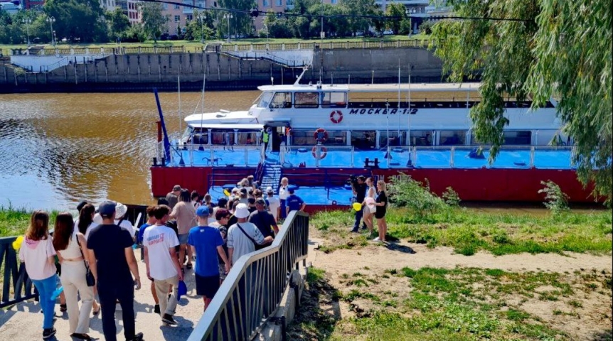 Для семей участников СВО из Омского района организовали поездку на теплоходе по Иртышу Для семей участников СВО из Омского района организовали поездку на теплоходе по Иртышу