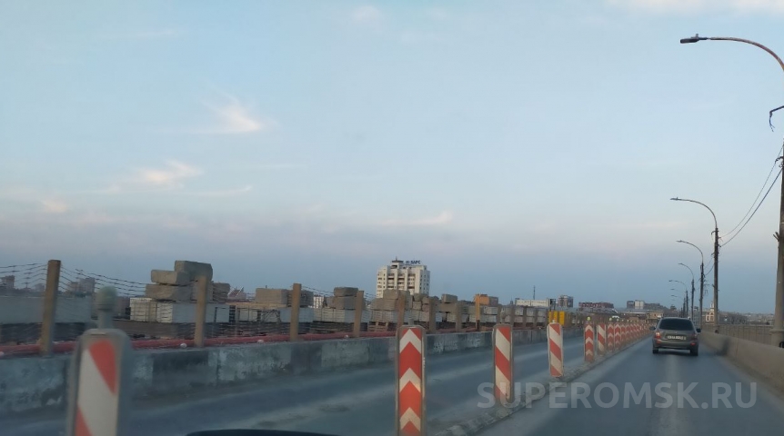 Общество Транспортную развязку у Ленинградского моста в Омске собираются доделать за 10 дней