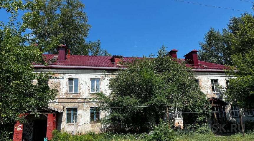 Город Перед сносом двум домам в Омске произвели капремонт крыш