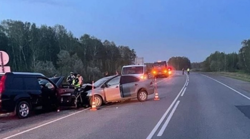 Происшествия в Омске Под Омском в жестком лобовом столкновении погиб 54-летний мужчина, пять человек пострадали