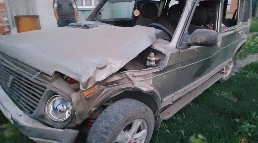 Под Омском опрокинулась «Нива», полная взрослых и детей Под Омском опрокинулась «Нива», полная взрослых и детей