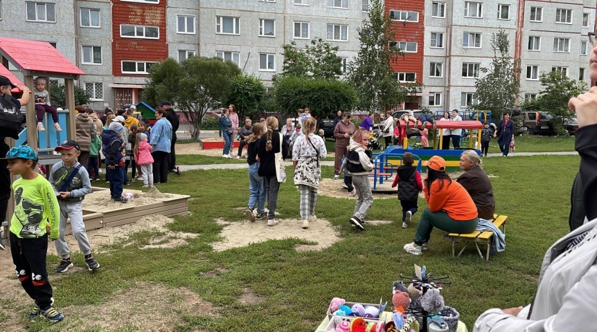 Общество На омском Левобережье в рамках акции «Решают люди» состоялся праздник двора