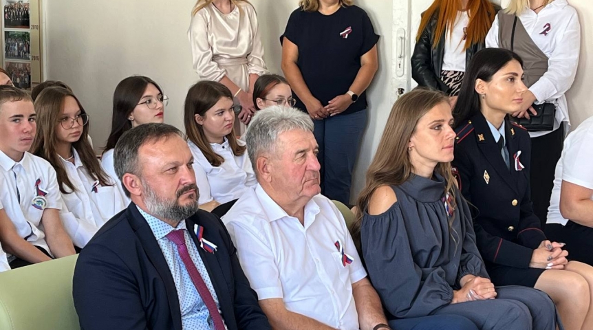 Глава Омского района Геннадий Долматов поучаствовал в церемонии вручения паспортов школьникам