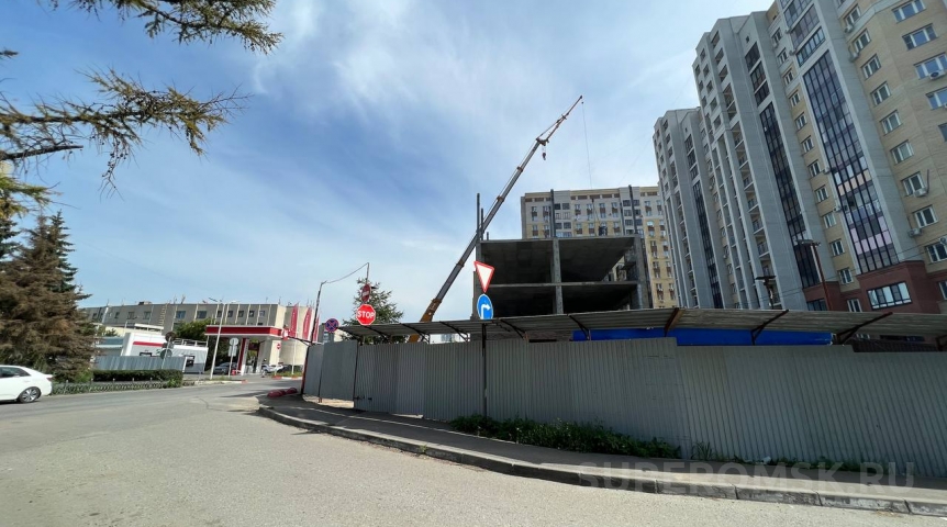 Новости недвижимости Жителей «Серебряного берега» в центре Омска не устроила высота строящегося рядом торгового центра