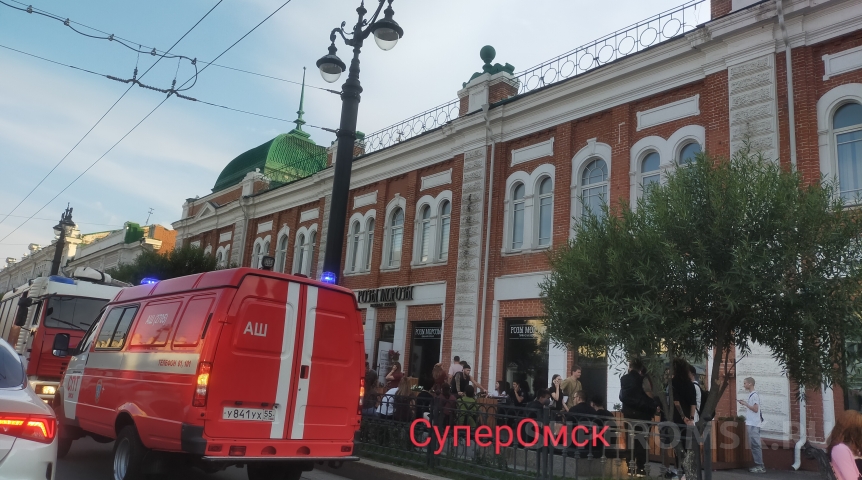Происшествия в Омске На улице Ленина в Омске загорелось здание с рестораном