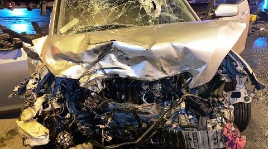 Происшествия в Омске В Омске в жестком столкновении с фурой погиб 25-летний водитель, двое пострадали