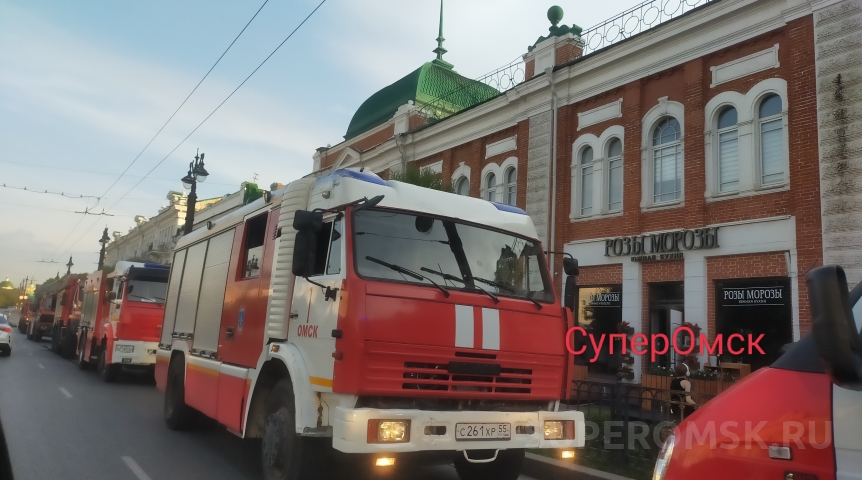 Пожар в здании с популярным рестораном в центре Омска тушили около 10 часов Пожар в здании с популярным рестораном в центре Омска тушили около 10 часов