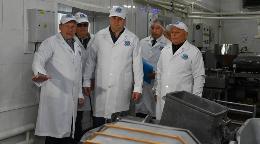 Виталий Хоценко посетил одно из ведущих омских предприятий по производству масла и сыра Виталий Хоценко посетил одно из ведущих омских предприятий по производству масла и сыра