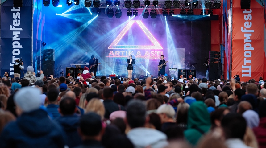 События Фестиваль «Штормfest» на Соборной площади собрал более 30 тысяч зрителей
