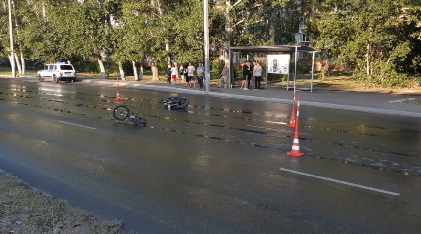 Происшествия в Омске В Омске трое подростков пострадали после столкновения мопеда и велосипеда