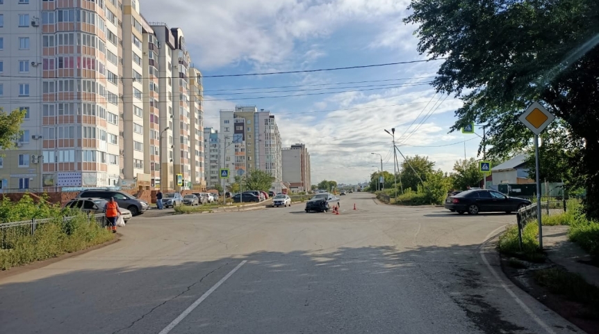 Омичка и трое детей пострадали в аварии Омичка и трое детей пострадали в аварии