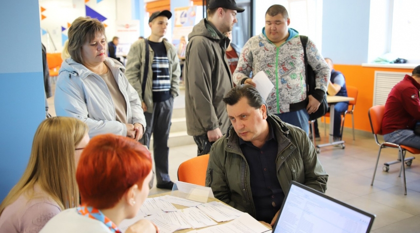 Общество Омский завод имени Попова массово ищет сотрудников на зарплату от 70 тысяч рублей