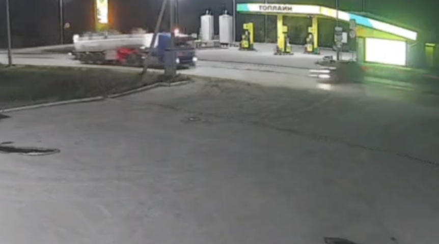 Смертельное ДТП с бензовозом в Омске попало на видео Смертельное ДТП с бензовозом в Омске попало на видео