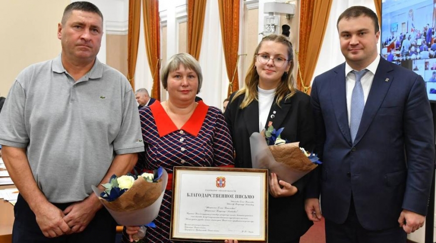 Хоценко встретился с омской школьницей, участвовавшей в открытом уроке президента Путина