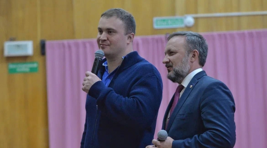 Долматов сообщил о результатах встречи с Хоценко в Омском районе Долматов сообщил о результатах встречи с Хоценко в Омском районе