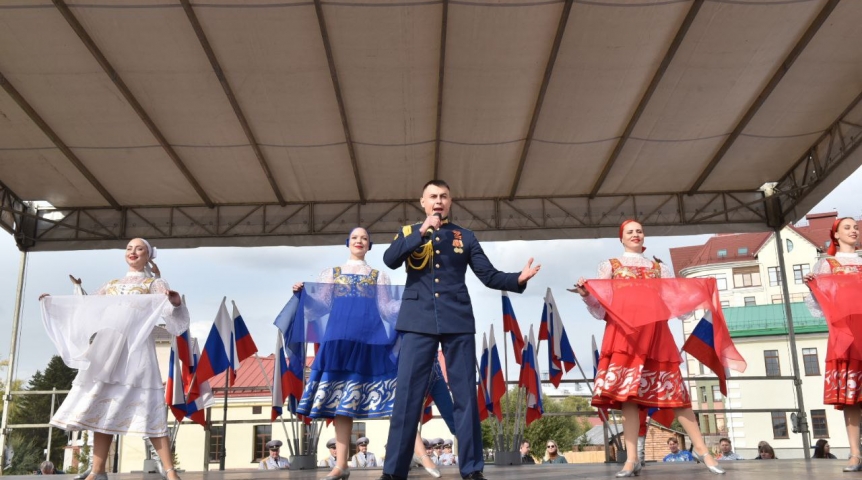 Общество Омичи спели песню «Россия – это мы» в День воссоединения новых регионов с нашей страной
