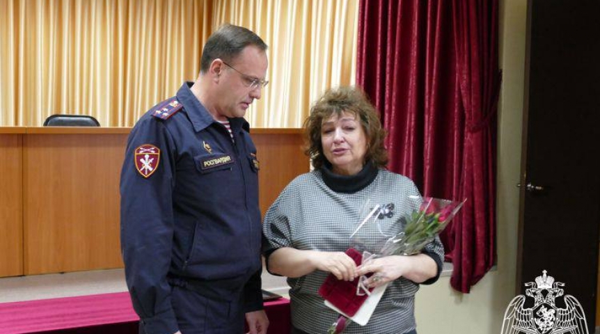 В Омске бабушке погибшего в ходе СВО героя передали орден Мужества