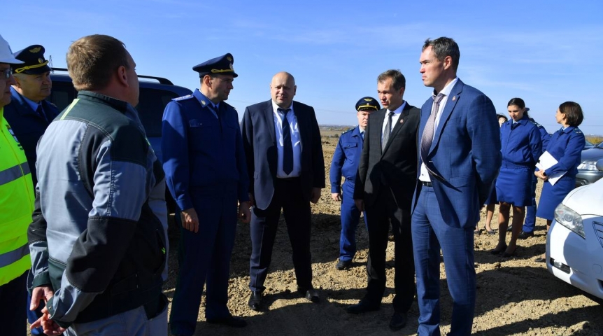 Общество Заместитель генпрокурора РФ Демешин посетил рекультивируемый полигон ТКО в Омске