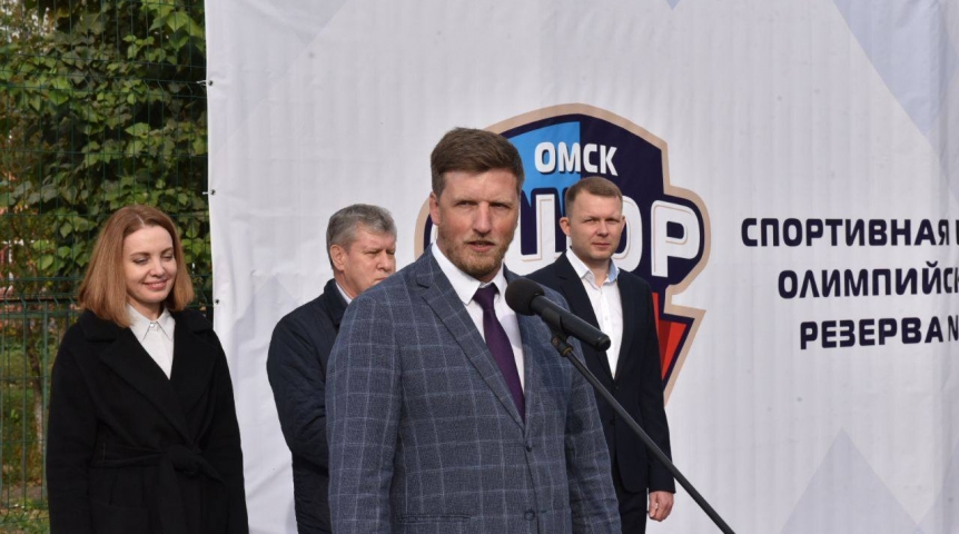 Общество На базе омской школы открыли современную комплексную спортплощадку