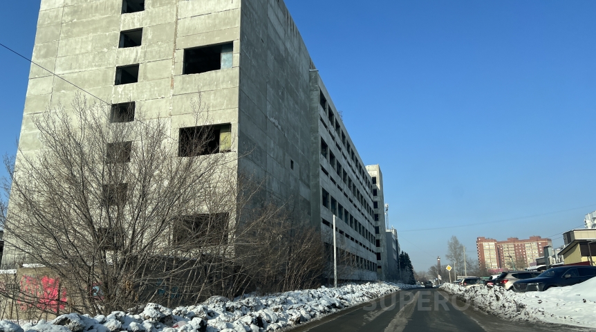 В Омске 9-этажное здание заброшенного завода на Харьковской предлагают купить под торговый центр В Омске 9-этажное здание заброшенного завода на Харьковской предлагают купить под торговый центр