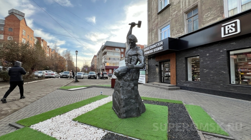 Общество В Омске появилась вдохновляющая скульптура атлета