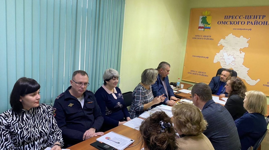 Геннадий Долматов провел совещание о ходе работы по привлечению граждан на военную службу