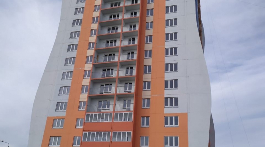 Город Компания Юрия Гуринова построила волнистый дом у омского пляжа