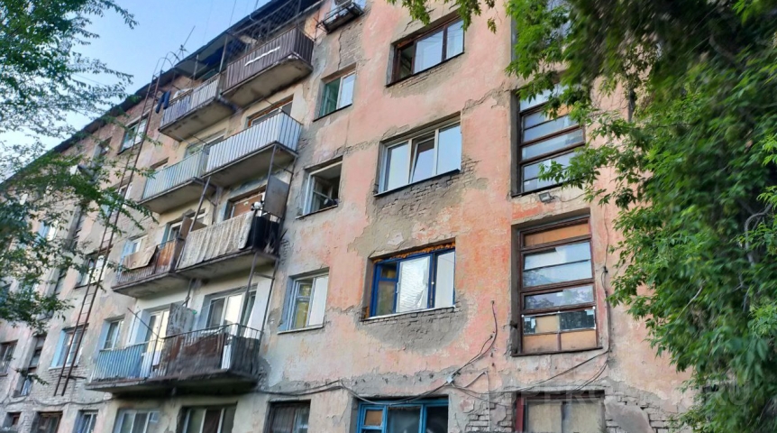 Общество Следком сообщил о проверке по жалобам на дом с разрушающимся балконом в Омске