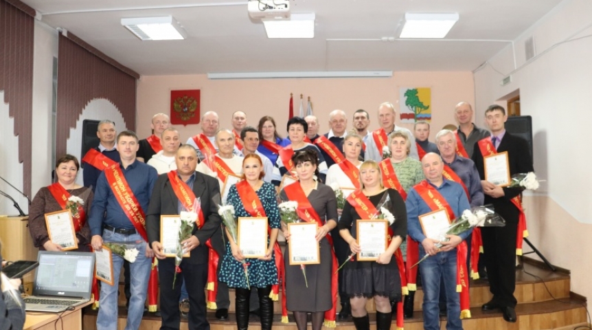 Важное В Омском районе наградили победителей конкурса в честь Дня работника сельского хозяйства и перерабатывающей промышленности