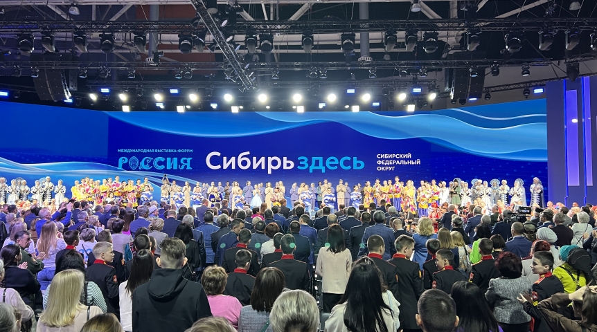 Власть Виталий Хоценко поддержал Омский русский народный хор на общесибирском концерте в Москве