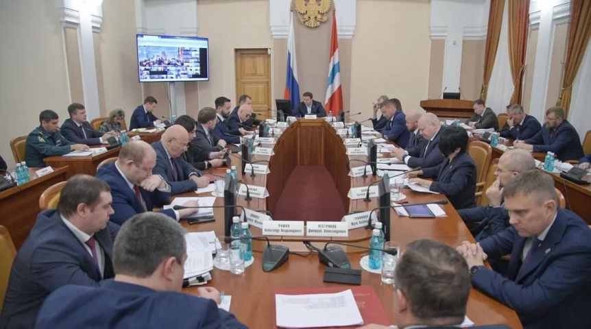 Хоценко перед Новым годом поручил проконтролировать цены на продукты в Омской области Хоценко перед Новым годом поручил проконтролировать цены на продукты в Омской области