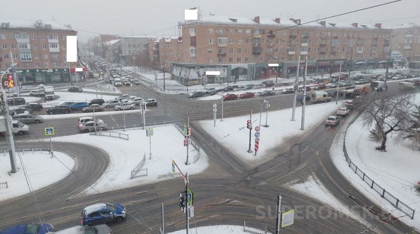 В Омске из-за аномального тепла приходится откачивать воду с дорог